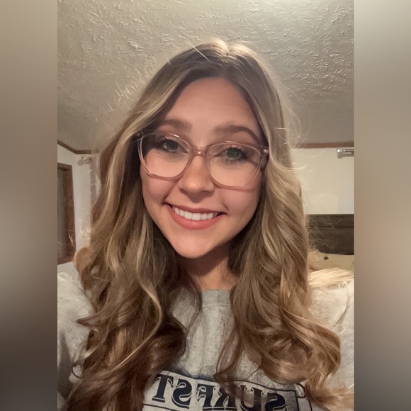 Meet your Posher, Christina - Picture 1 of 1